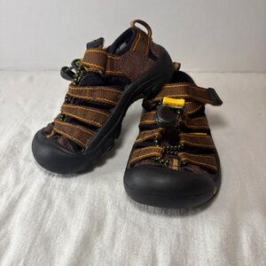 Keen Newport H2 Waterproof Closed Toe Sandals Brown-Orange stitching, Kids Sz 8